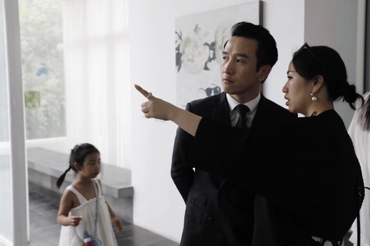 SOHO长城脚下的公社总经理曹斌与ArtDepot艺术仓库创始人赵倩颖交流
SOHO长城脚下的公社总经理曹斌与ArtDepot艺术仓库创始人赵倩颖交流