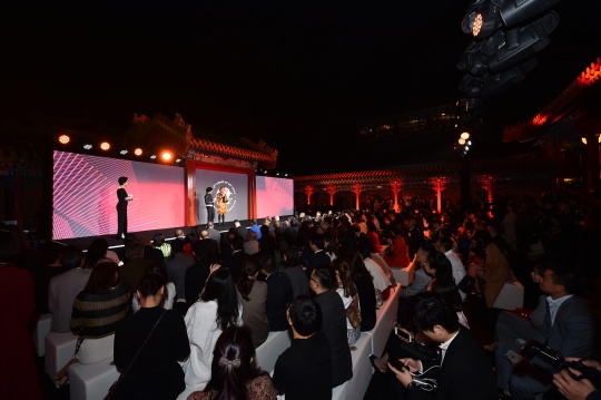 第12届AAC艺术中国巅峰之夜由杨澜主持
第12届AAC艺术中国巅峰之夜由杨澜主持