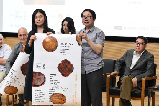 幸运观众领取奖品
幸运观众领取奖品