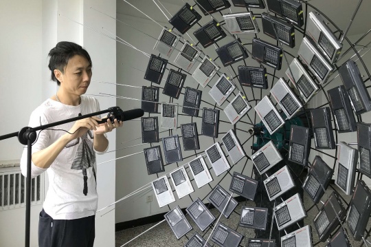 在外交公寓的阳台上,刘展放置了60台收音机接收信号 在外交公寓的阳台上,刘展放置了60台收音机接收信号