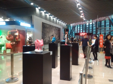 在侨福芳草地，一个属于秦玮鸿的“雕塑王国”