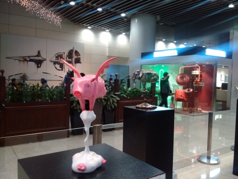 在侨福芳草地，一个属于秦玮鸿的“雕塑王国”