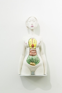 《“我的女孩”NO.1-NO.13》 80 x 37 x 17cm 德化白瓷 2018
《“我的女孩”NO.1-NO.13》 80 x 37 x 17cm 德化白瓷 2018