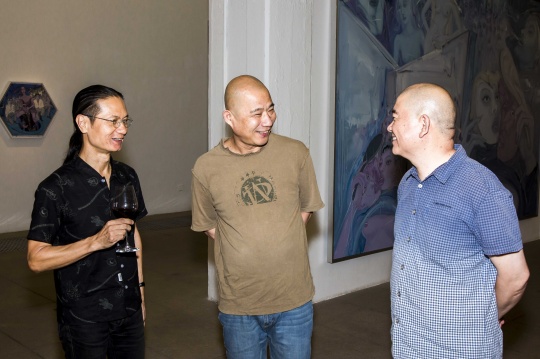 展览现场:邓箭今(左)与方力钧(中)、冀少峰
展览现场:邓箭今(左)与方力钧(中)、冀少峰