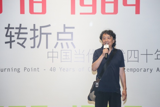 艺术家何多苓在开幕式现场
艺术家何多苓在开幕式现场