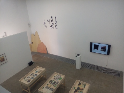 “日常与革命:黄山、庐山的两种风景”展览现场,关于庐山的展厅及毛泽东墙上题字
“日常与革命:黄山、庐山的两种风景”展览现场,关于庐山的展厅及毛泽东墙上题字