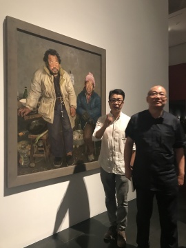 许江在展览现场
许江在展览现场