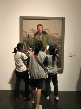 包括艺术家老乡、美院学生在内的1000人到现场参观
包括艺术家老乡、美院学生在内的1000人到现场参观