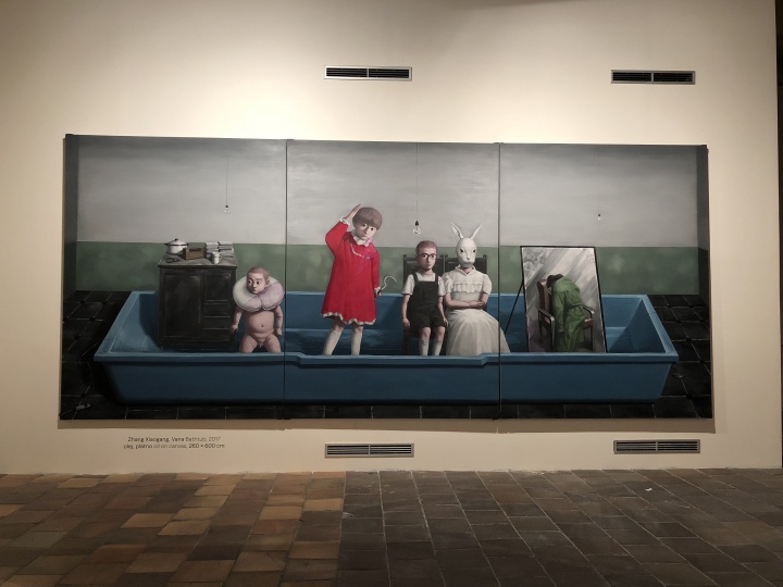 2018年，捷克布拉格市立美术馆的“重逢：诗与哲学——张晓刚、王广义艺术展”现场
