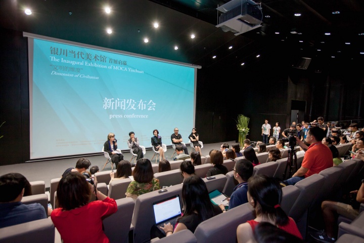 2015年8月，谢素贞主持了银川当代美术馆开馆首展的新闻发布会
