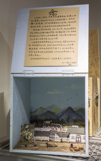 银川当代美术馆向宁夏地区全体市民征集有生命温度的记忆和故事,征集300个记忆木箱。此次活动征集到的作品,银川当代美术馆将会于2018年9月举办“光阴的秘密——开启银川的记忆木箱”的正式展览,为宁夏回族自治区成立六十周年献礼。
银川当代美术馆向宁夏地区全体市民征集有生命温度的记忆和故事,征集300个记忆木箱。此次活动征集到的作品,银川当代美术馆将会于2018年9月举办“光阴的秘密——开启银川的记忆木箱”的正式展览,为宁夏回族自治区成立六十周年献礼。