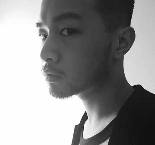 艺术家 周蒙
艺术家 周蒙