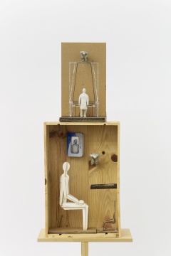 对应的非对应者 50x18x18cm 木板综合材料 2018
对应的非对应者 50x18x18cm 木板综合材料 2018
