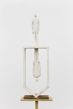 两个倒立者 93x18x15.5cm 木板综合材料 2016
两个倒立者 93x18x15.5cm 木板综合材料 2016