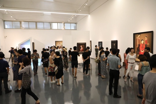 展厅人头攒动
展厅人头攒动
