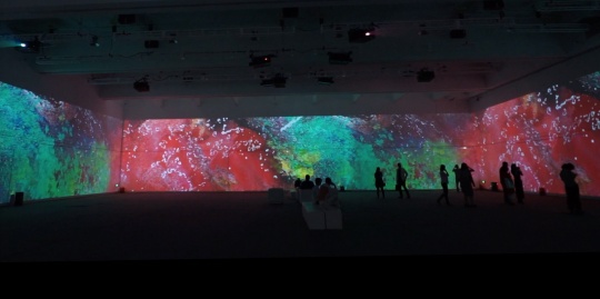 “漫步星际:赵旭艺术展”全息投影作品
“漫步星际:赵旭艺术展”全息投影作品