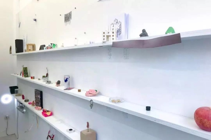 2018年1月1日,车库实验实验艺术空间于亮马桥外交公寓A区横空出世(©车库实验艺术空间)
2018年1月1日,车库实验实验艺术空间于亮马桥外交公寓A区横空出世(©车库实验艺术空间)