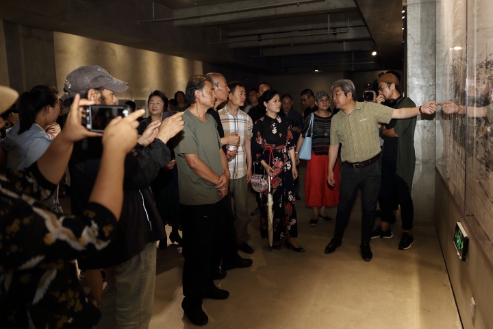 鸭绿江美术馆“2018年度:孙世伟、刘克雁、阎锋、吕文婧作品展”展览现场
鸭绿江美术馆“2018年度:孙世伟、刘克雁、阎锋、吕文婧作品展”展览现场