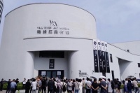 他们身居六线城市，却在国境线上的鸭绿江美术馆呈现了一场超乎想象的展览