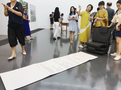 杨蕊在展览现场
杨蕊在展览现场