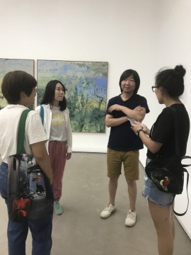 艺术家闫冰（左三）
