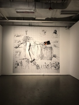 洛鹏,《马拉之手》,综合材料、现场绘画,3.5 x 3.5 m,2017
洛鹏,《马拉之手》,综合材料、现场绘画,3.5 x 3.5 m,2017
