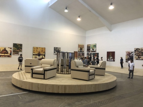 唐人双展齐开 杨振中的“礼乐崩坏”和杨诘苍的“灾难之美” 唐人双展齐开 杨振中的“礼乐崩坏”和杨诘苍的“灾难之美”