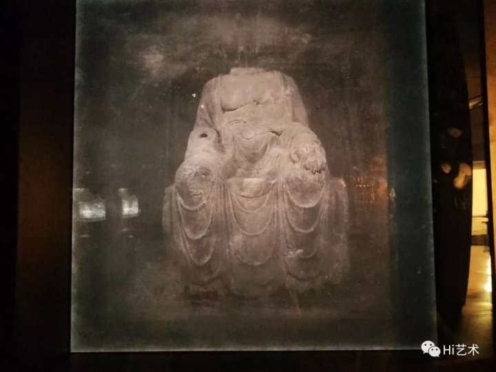 邵文欢 《无头佛像系列》
邵文欢 《无头佛像系列》