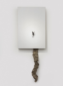 曹雨 《Mother》 亚麻布、木框，（120+31）×80×15cm 2016