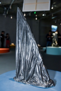 SHOPPING MALL里的艺术馆 天津“陆+艺术中心”启幕雕塑展 走进生活的当代艺术 SHOPPING MALL里的艺术馆 天津“陆+艺术中心”启幕雕塑展 走进生活的当代艺术