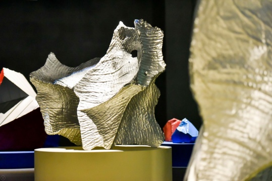 SHOPPING MALL里的艺术馆 天津“陆+艺术中心”启幕雕塑展 走进生活的当代艺术 SHOPPING MALL里的艺术馆 天津“陆+艺术中心”启幕雕塑展 走进生活的当代艺术