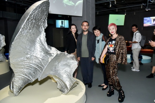 SHOPPING MALL里的艺术馆 天津“陆+艺术中心”启幕雕塑展 走进生活的当代艺术