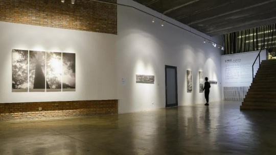 中秋前夕三影堂双展齐发 植田正治与秋麦摄影作品的隔空“对话” 中秋前夕三影堂双展齐发 植田正治与秋麦摄影作品的隔空“对话”