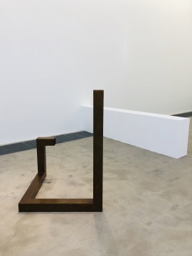 娜布其新作展“双向入口” 感受“雕塑”“空间”聚合出的向内能量 娜布其新作展“双向入口” 感受“雕塑”“空间”聚合出的向内能量