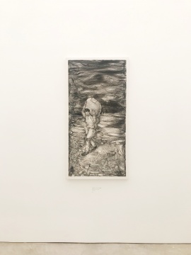 李继开《扛包的人》 140×70cm 纸本炭笔 2016
李继开《扛包的人》 140×70cm 纸本炭笔 2016