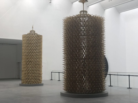 (左)《小号研究1》铜 155x500cm 2018 (右)《小号研究2》 铜 155x500cm 2018
(左)《小号研究1》铜 155x500cm 2018 (右)《小号研究2》 铜 155x500cm 2018