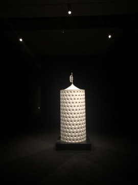 《小号研究8》陶瓷 80x206cm 2018
《小号研究8》陶瓷 80x206cm 2018