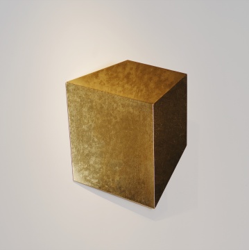 《凹凸》83x73x19cm 金箔、不锈钢板 2018
《凹凸》83x73x19cm 金箔、不锈钢板 2018