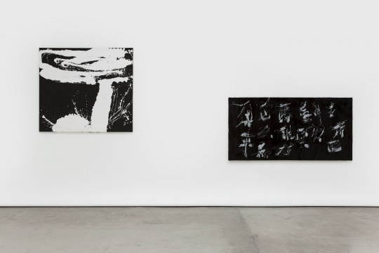 《了得的了》176x198cm 布面丙烯 2016、《奥巴马重申》131×261cm 布面丙烯 2013
《了得的了》176x198cm 布面丙烯 2016、《奥巴马重申》131×261cm 布面丙烯 2013