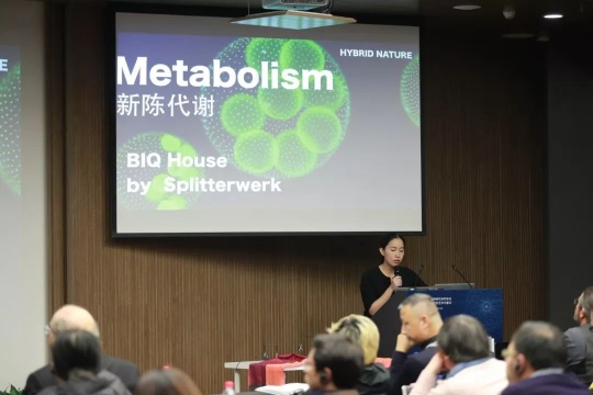 策展人魏颖在讲座现场
策展人魏颖在讲座现场