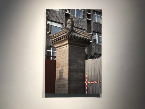 《柱》97×65cm 哑光纸上喷墨印刷、裱铝塑板 8版
《柱》97×65cm 哑光纸上喷墨印刷、裱铝塑板 8版