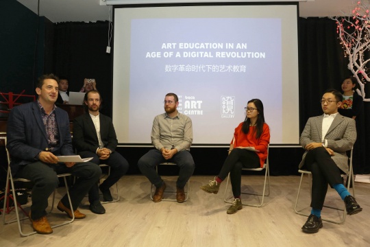 BACA艺术中心馆长Charlie Dutton、策展人Celyn Bricker,参展艺术家Jeffrey Stephen Miller、孙诗、邹京伯
BACA艺术中心馆长Charlie Dutton、策展人Celyn Bricker,参展艺术家Jeffrey Stephen Miller、孙诗、邹京伯