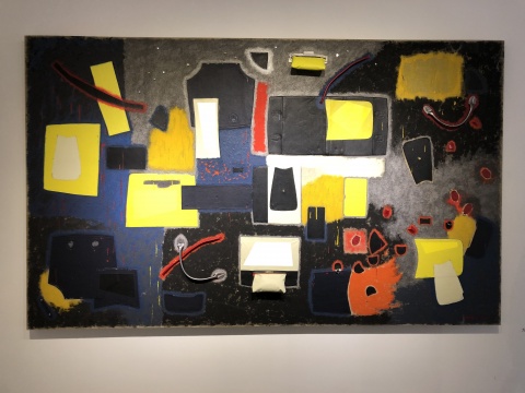 方建喜:在我的作品中,分布画面各处的手提包部件像是对一个工业化产品的分解,皮包本身带给我的使用属性或心理作用在作品中被消解或是转化,在这个过程中,我暂时忘记了部件本身,取而代之的是皮革的质感,颜色给我的直接感官刺激,我不追求作品是否有何具体的意义或是目的,而是创作过程中不同材质,色彩的碰撞和一种无法言明的秩序的探寻。
方建喜:在我的作品中,分布画面各处的手提包部件像是对一个工业化产品的分解,皮包本身带给我的使用属性或心理作用在作品中被消解或是转化,在这个过程中,我暂时忘记了部件本身,取而代之的是皮革的质感,颜色给我的直接感官刺激,我不追求作品是否有何具体的意义或是目的,而是创作过程中不同材质,色彩的碰撞和一种无法言明的秩序的探寻。