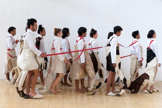 本届新作预告-伊吹岛-马来西亚艺术家Mella Jaarsma+Nindityo Adipurnomo-参考作品Dogwalk-©Yasushi Ichikawa_濑户内国际艺术节组委会提供
本届新作预告-伊吹岛-马来西亚艺术家Mella Jaarsma+Nindityo Adipurnomo-参考作品Dogwalk-©Yasushi Ichikawa_濑户内国际艺术节组委会提供