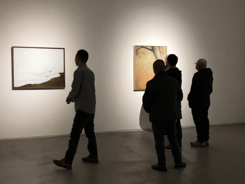 亚洲艺术中心跨年展,走入尹朝辉、尹朝宇的“疏离之境” 亚洲艺术中心跨年展,走入尹朝辉、尹朝宇的“疏离之境”