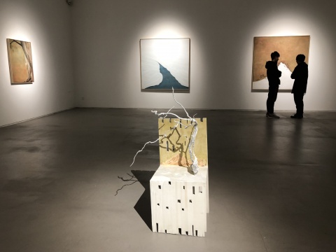 亚洲艺术中心跨年展,走入尹朝辉、尹朝宇的“疏离之境” 亚洲艺术中心跨年展,走入尹朝辉、尹朝宇的“疏离之境”