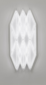 《照明3》,2018,白色霓虹灯管,铁皮,真石漆,215.8 x 86.8 x 18 cm
《照明3》,2018,白色霓虹灯管,铁皮,真石漆,215.8 x 86.8 x 18 cm