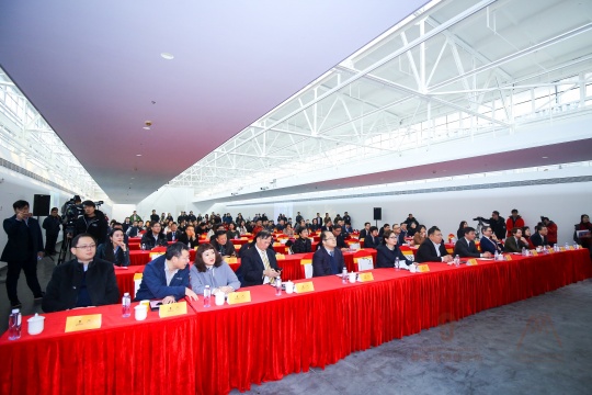 “静安·临港新业坊开园暨上海民生现代美术馆入驻仪式”
“静安·临港新业坊开园暨上海民生现代美术馆入驻仪式”