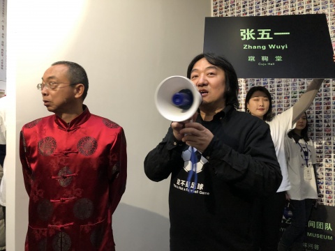 以艺术家身份参展的足球收藏家张五一