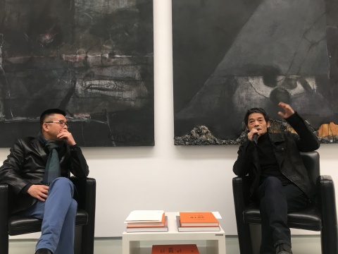 开幕现场对谈。左边是策展人夏季风,右边为艺术家王焕青
开幕现场对谈。左边是策展人夏季风,右边为艺术家王焕青